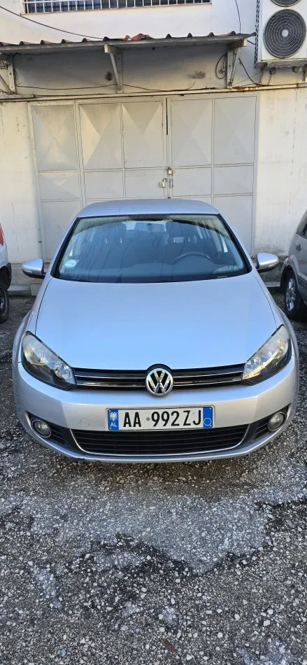 Tirane, shitet makine Volkswagen Benzin+Gaz, gri metalizato manuale Klima 180.931 km 6.500 €