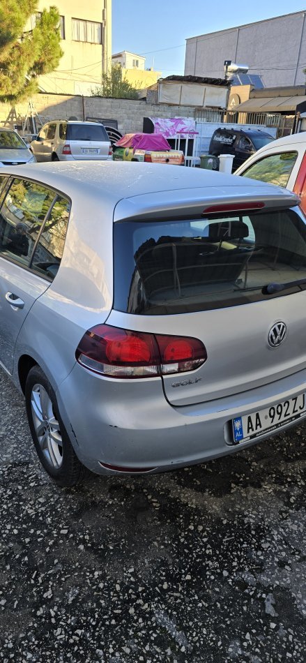 Tirane, shitet makine Volkswagen Benzin+Gaz, gri metalizato manuale Klima 180.931 km 6.500 €