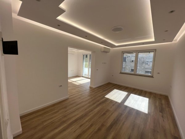 Tirane, jepet me qera apartament 2+1 Kati 3, 120 m² 900 € 