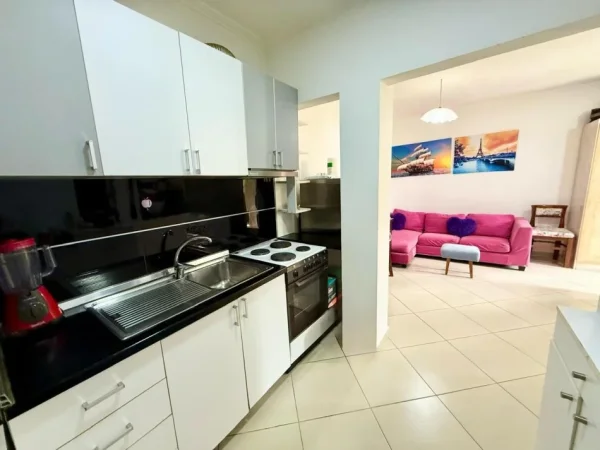 Tirane, jepet me qera apartament 1+1 Kati 4, 500 €