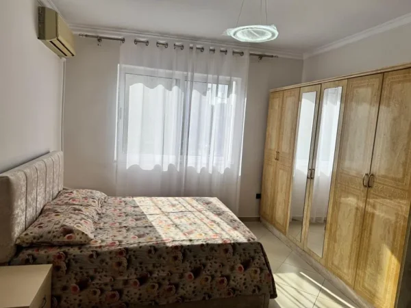 Tirane, jepet me qera apartament 1+1 Kati 4, 500 €