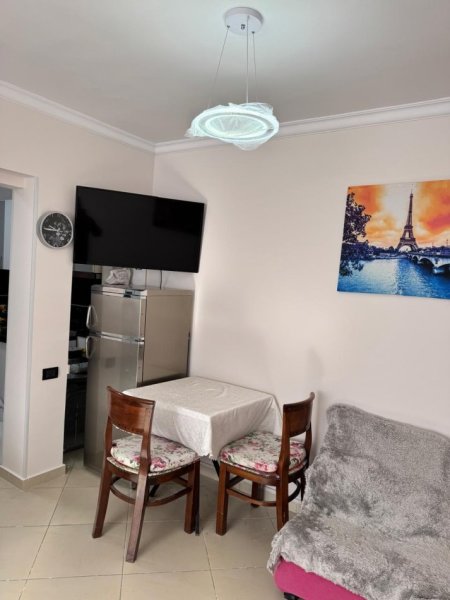 Tirane, jepet me qera apartament 1+1 Kati 4, 550 € 