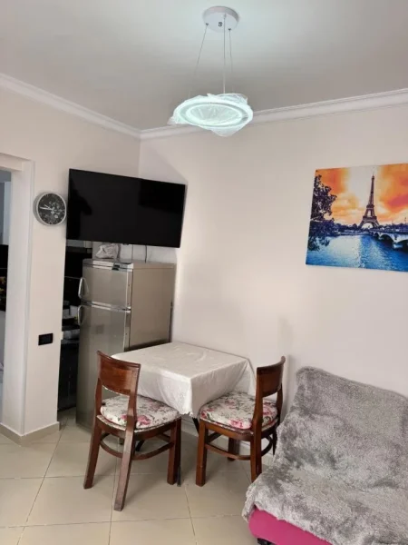 Tirane, jepet me qera apartament 1+1 Kati 4, 500 €