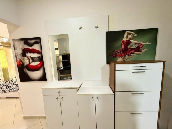 Tirane, jepet me qera apartament 1+1 Kati 4, 550 € 