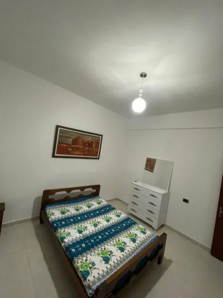 Tirane, jepet me qera apartament 1+1+Ballkon Kati 2, 50 m² 330 € (Rruga Siri Kodra , Nenstacioni Elektrik)