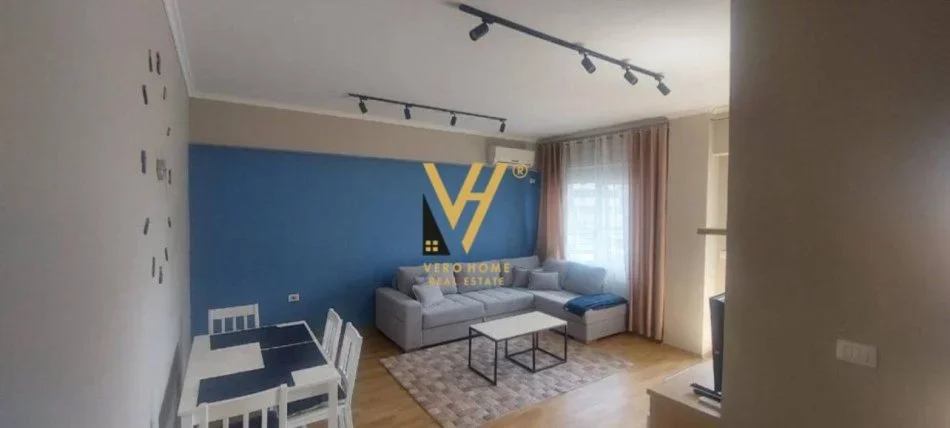 Tirane, jepet me qera apartament 1+1+Ballkon Kati 5, 65 m² 600 € (SELVIA)