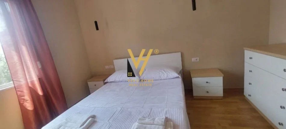 Tirane, jepet me qera apartament 1+1+Ballkon Kati 5, 65 m² 600 € (SELVIA)