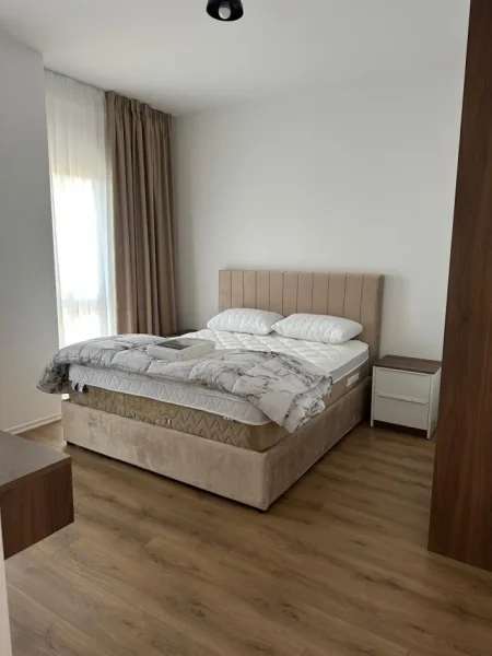 Tirane, jepet me qera apartament 2+1+Ballkon Kati 8, 80 m² 1.000 € (Zogu i zi)