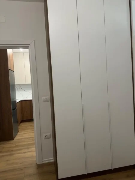 Tirane, jepet me qera apartament 2+1+Ballkon Kati 8, 80 m² 1.000 € (Zogu i zi)