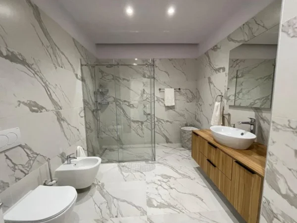 Tirane, jepet me qera apartament 2+1+Ballkon Kati 4, 124 m² 1.500 € (Rruga e Ullishtes)