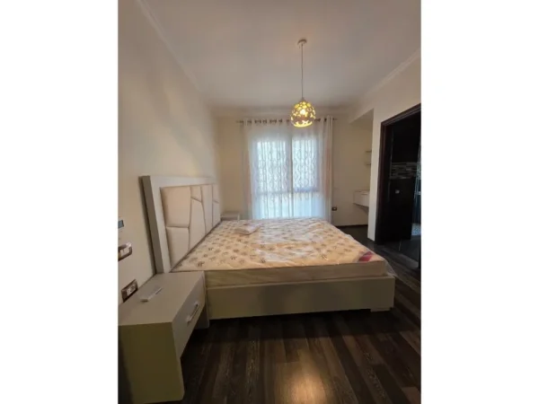 Tirane, jepet me qera apartament 2+1 Kati 3, 110 m² 1.400 € (Rruga e Kosovareve, Tirane)