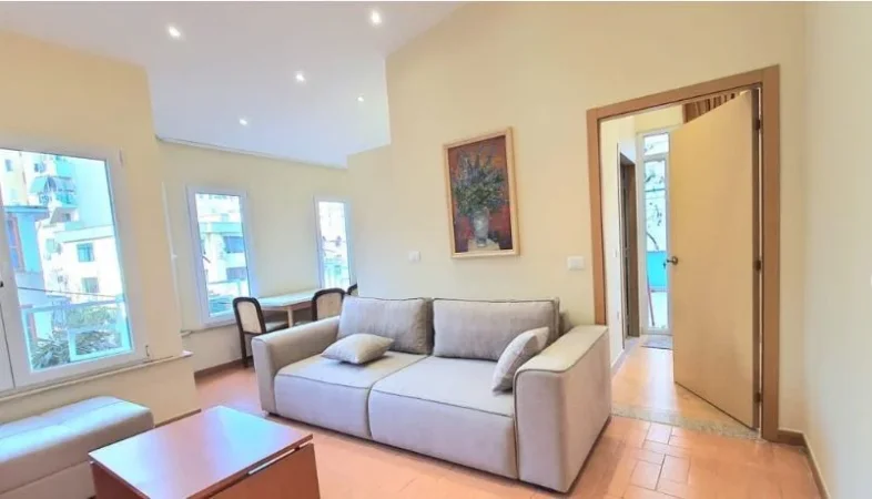 Tirane, jepet me qera apartament 2+1 Kati 3, 650 € 
