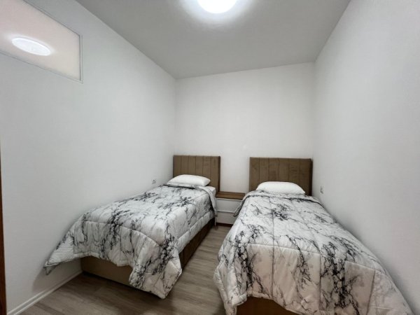 Tirane, jepet me qera apartament 2+1 , 76 m² 1.000 € Zogu i Zi