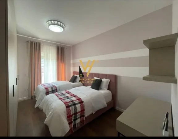 Tirane, jepet me qera apartament 3+1+Ballkon Kati 3, 143 m² 1.500 € (LIQENI I THATE)