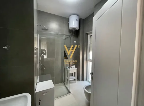 Tirane, jepet me qera apartament 3+1+Ballkon Kati 3, 143 m² 1.500 € (LIQENI I THATE)