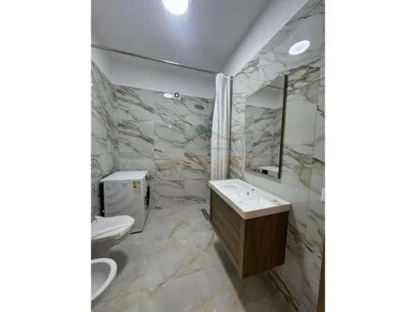 Tirane, jepet me qera apartament 1+1+Ballkon Kati 3, 68 m² 550 € (Bulevardi Migjeni)