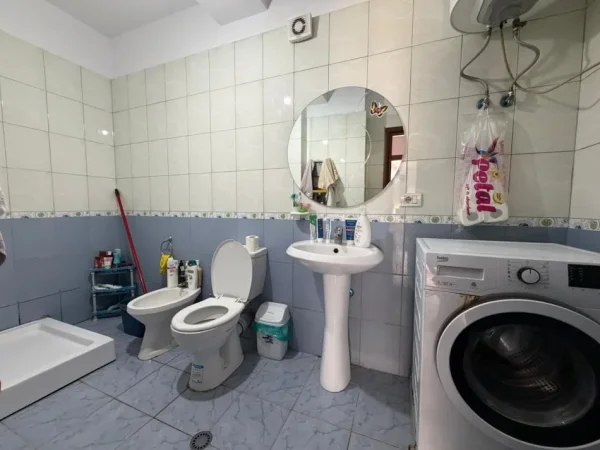 Tirane, shitet apartament 1+1 Kati 6, 67 m² 98.000 € (Prane Hotel Roland ne Astir.)