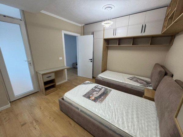 Yzberisht, jepet me qera apartament 2+1 Kati 7, 1 m² 550 € (Bulevardi Migjeni)