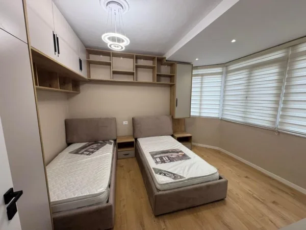 Yzberisht, jepet me qera apartament 2+1 Kati 7, 1 m² 550 € (Bulevardi Migjeni)