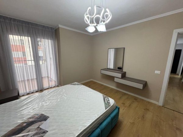 Yzberisht, jepet me qera apartament 2+1 Kati 7, 1 m² 550 € (Bulevardi Migjeni)