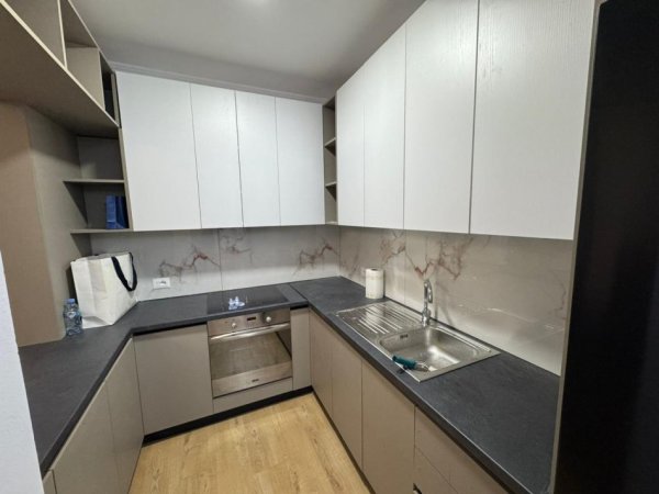 Yzberisht, jepet me qera apartament 2+1 Kati 7, 1 m² 550 € (Bulevardi Migjeni)
