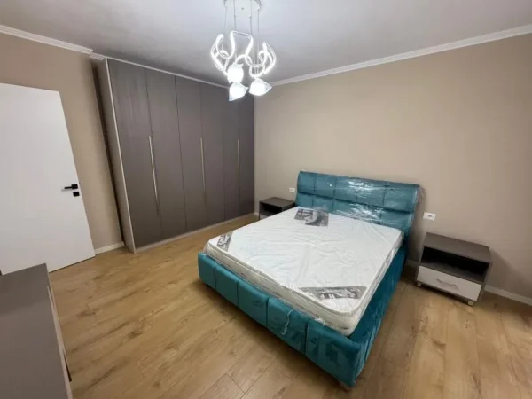 Yzberisht, jepet me qera apartament 2+1 Kati 7, 1 m² 550 € (Bulevardi Migjeni)