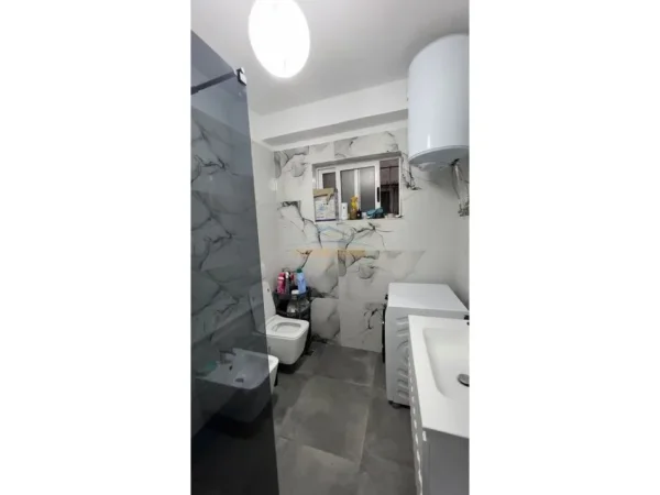 Tirane, shitet apartament 2+1+Ballkon Kati 9, 89 m² 150.000 € (Porcelan, Rruga Bajram Curri)