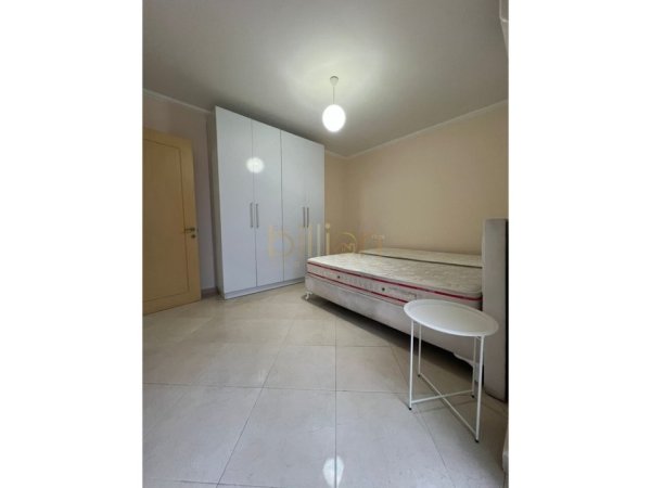 Tirane, jepet me qera apartament 1+1 Kati 8, 70 m² 500 € (astir prane bar oslo)