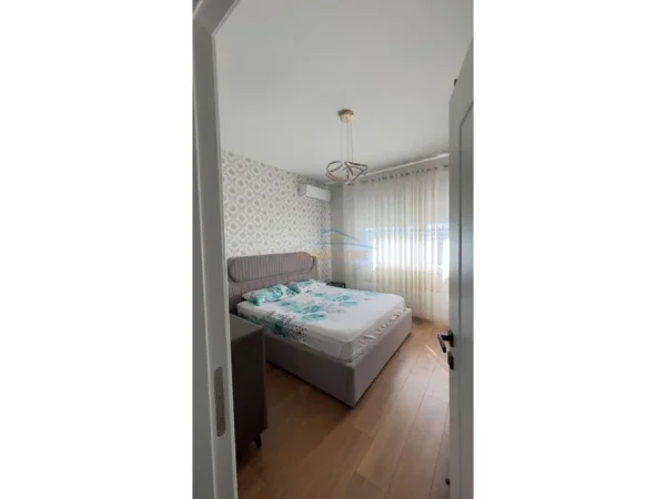 Tirane, shitet apartament 2+1+Ballkon Kati 9, 89 m² 150.000 € (Porcelan, Rruga Bajram Curri)
