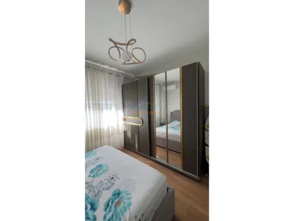 Tirane, shitet apartament 2+1+Ballkon Kati 9, 89 m² 150.000 € (Porcelan, Rruga Bajram Curri)