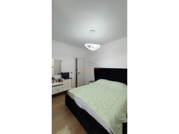 Tirane, shitet apartament 2+1+Ballkon Kati 9, 89 m² 150.000 € (Porcelan, Rruga Bajram Curri)