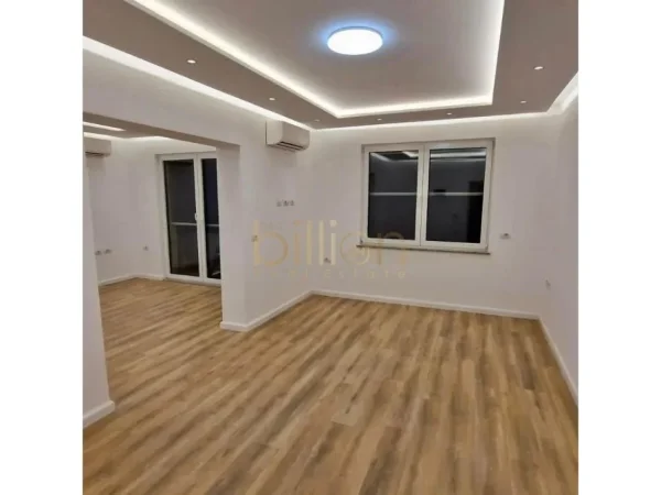 Tirane, jepet me qera ambjent biznesi Kati 2, 120 m² 900 € (rruga durresit kafe flora)