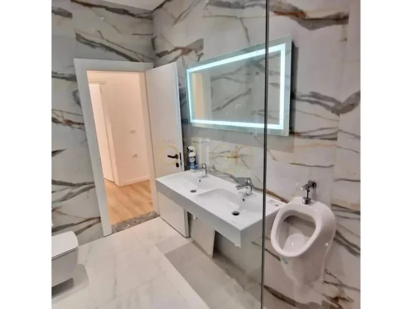 Tirane, jepet me qera ambjent biznesi Kati 2, 120 m² 900 € (rruga durresit kafe flora)