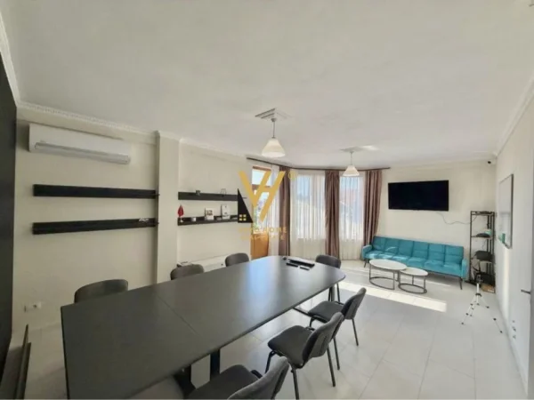 Tirane, jepet me qera ambjent biznesi Kati 1, 150 m² 650 € (QYTET STUDENTI)