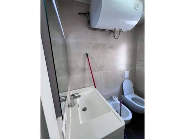 Tirane, jepet me qera apartament 1+1+Ballkon Kati 2, 58 m² 500 € (Shkolla e Baletit)