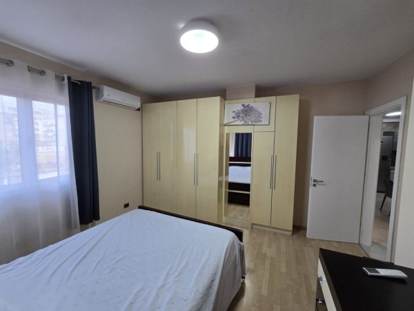 Tirane, jepet me qera apartament 3+1 Kati 4, 97 m² 700 €