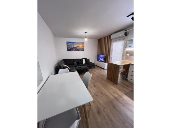 Tirane, jepet me qera apartament 1+1+Ballkon Kati 2, 58 m² 500 € (Shkolla e Baletit)