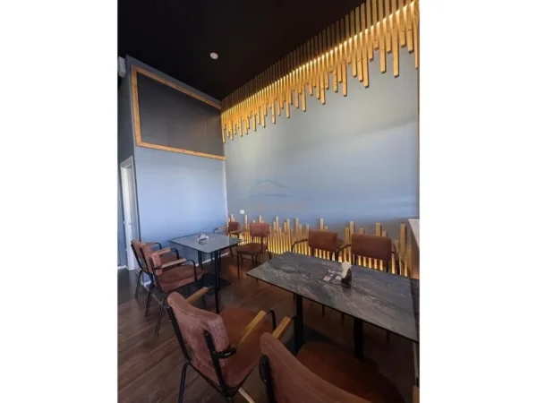 Shitet, Biznesi, Unaza e Re, Tiranë. Kati 0, 40.000 €