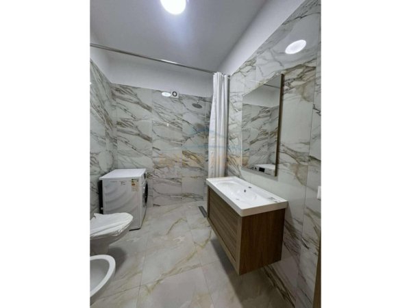 Tirane, jepet me qera apartament 1+1+Ballkon Kati 3, 68 m² 550 € 