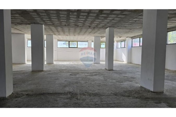 Tirane, shitet dyqan , 53 m² 115.500 € (Bulevardi Blu, Kamëz)