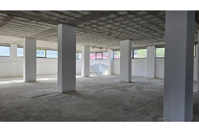 Tirane, shitet dyqan , 53 m² 115.500 € (Bulevardi Blu, Kamëz)