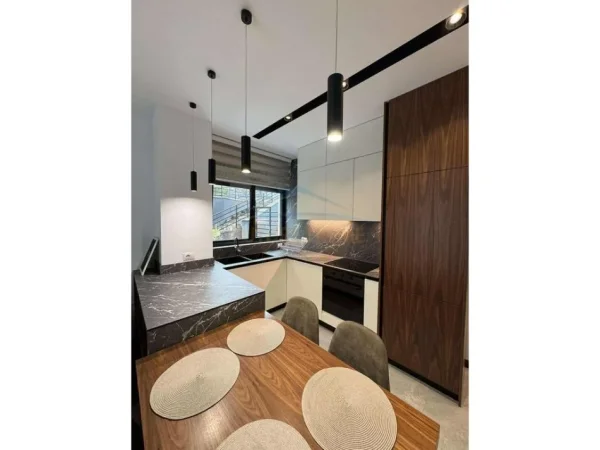 Tirane, jepet me qera apartament 2+1 Kati 1, 82 m² 750 € (REZIDENCA KODRA E DIELLIT)