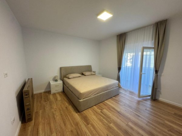 Tirane, jepet me qera apartament 2+1+Ballkon Kati 5, 70 m² 800 € (Gjimnazi Petro Nini Luarasi)