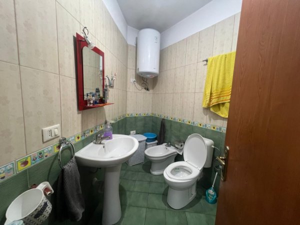 Tirane, shitet apartament 2+1+Ballkon Kati 5, 125.000 € 