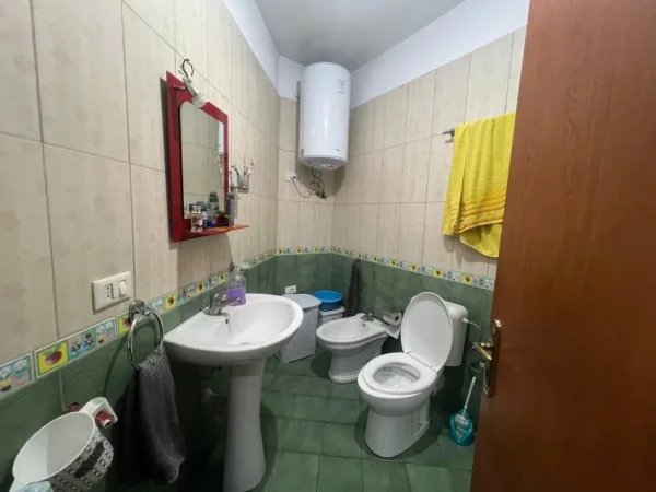 Tirane, shitet apartament 2+1+Ballkon Kati 5, 125.000 € 
