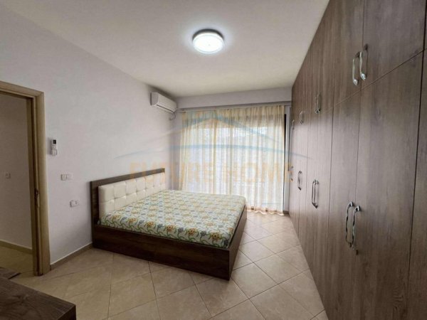 Tirane, jepet me qera apartament 2+1+Ballkon Kati 8, 128 m² 500 € (RRUGA TEODOR KEKO)