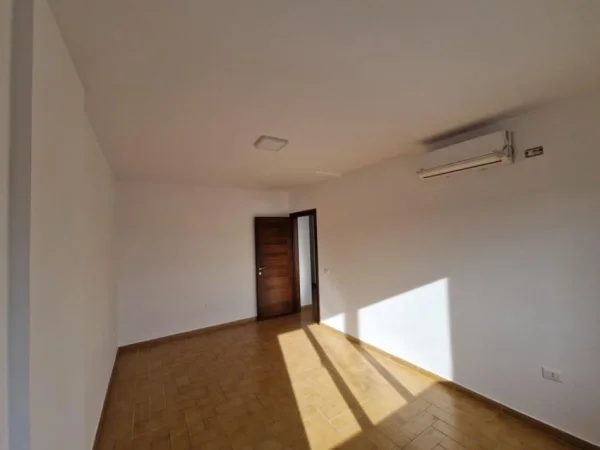Tirane, jepet me qera zyre Kati 11, 160 m² 1.700 € 