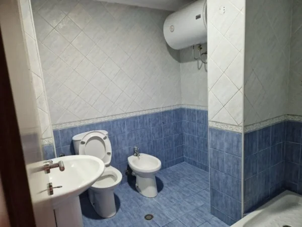 Tirane, jepet me qera zyre Kati 11, 160 m² 1.700 € 