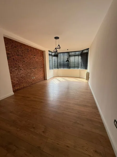 Tirane, jepet me qera apartament 2+1 , 110 m² 850 € (Komuna e parisit)