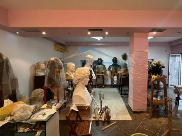 Shitet, Ambient Biznesi, Stadiumi Dinamo, Tirane 220,000 €